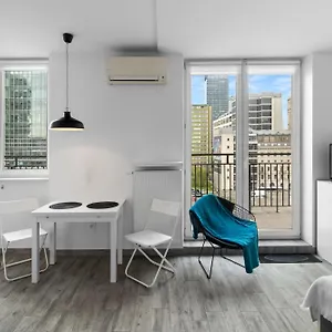 https://pikne-studio-z-balkonem-w-centrum-warszawy.warsawhotelspoland.com